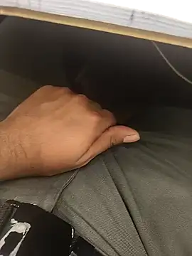 hotboy43339 online show from December 3, 2025, 5:26 am