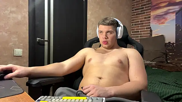 MusclePhantom online show from March 18, 2026, 9:07 pm