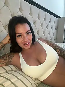 BELLABLACKXUK online show from April 22, 2026, 6:38 am