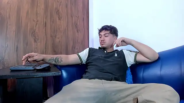 Snapshot of juanmechanic_ chatting on January 17, 2026, 12:32 pm juanmechanic online show from January 17, 2026, 12:32 pm