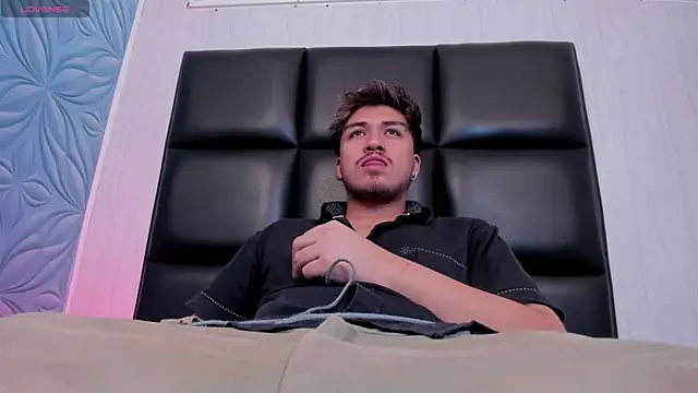 Snapshot of juanmechanic_ chatting on February 13, 2026, 5:25 am juanmechanic online show from February 13, 2026, 5:25 am