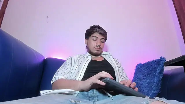 Snapshot of juanmechanic_ chatting on February 19, 2026, 6:20 am juanmechanic online show from February 19, 2026, 6:20 am