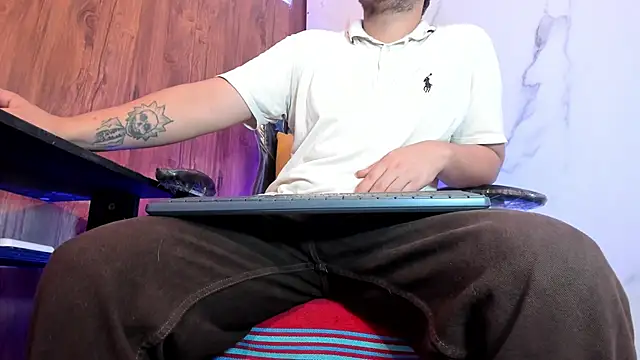 Snapshot of juanmechanic_ chatting on February 20, 2026, 1:55 pm juanmechanic online show from February 20, 2026, 1:55 pm