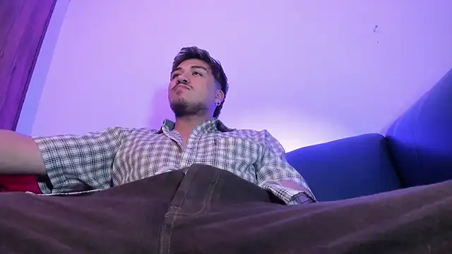 Snapshot of juanmechanic_ chatting on February 25, 2026, 4:44 am juanmechanic online show from February 25, 2026, 4:44 am