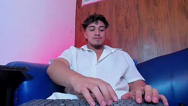 Snapshot of juanmechanic_ chatting on June 1, 2026, 9:38 pm juanmechanic online show from June 1, 2026, 9:38 pm