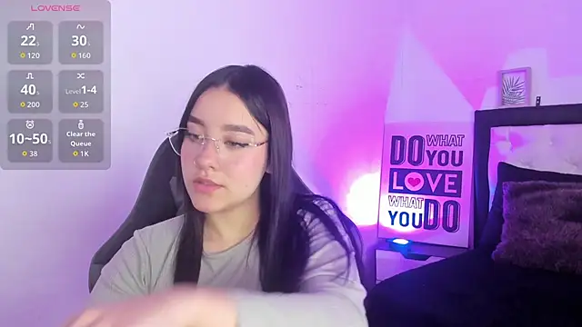 KimGarces online show from September 13, 2025, 8:41 pm