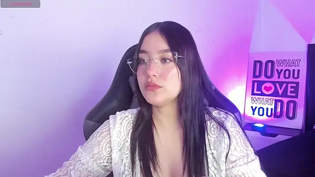 KimGarces online show from September 14, 2025, 4:28 pm