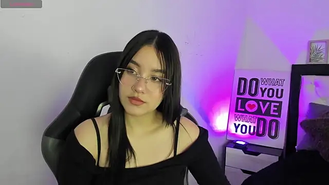 KimGarces online show from September 18, 2025, 8:22 pm