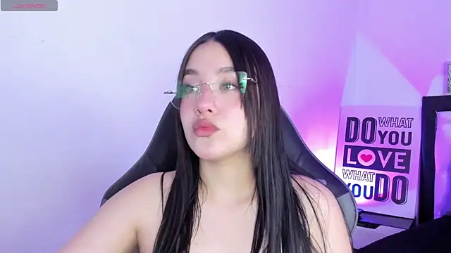 KimGarces online show from September 19, 2025, 8:31 pm