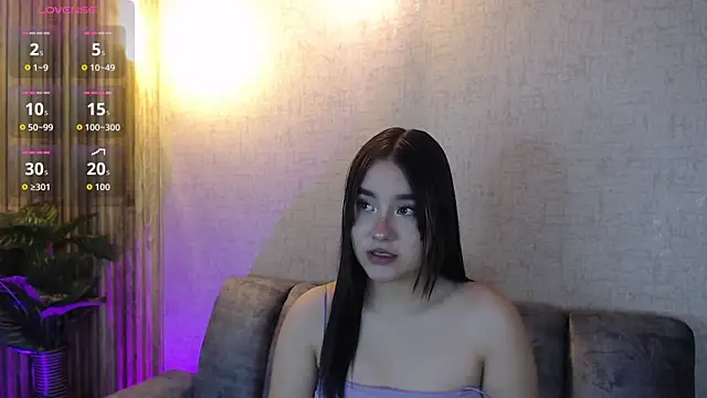 KimGarces online show from November 4, 2025, 8:19 pm