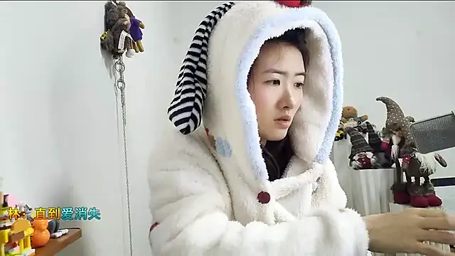 Moonlight-23 online show from December 15, 2025, 1:04 pm