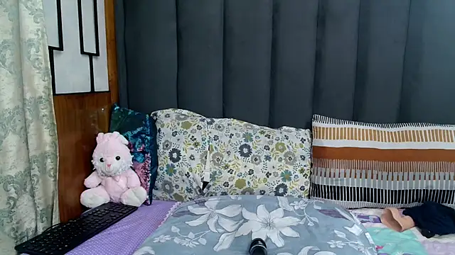 MrsMxx25 online show from February 10, 2026, 2:48 am