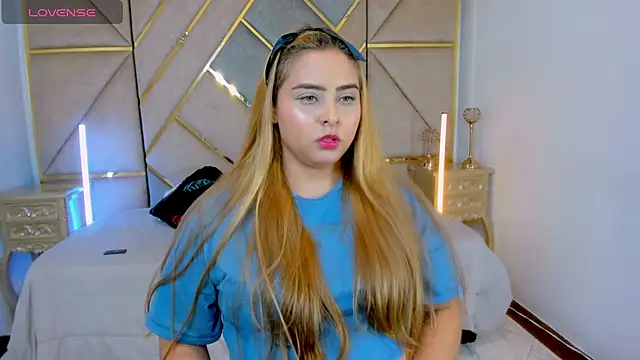 MikaelaStone online show from April 16, 2026, 7:36 pm