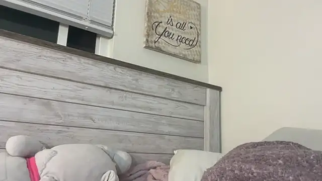 Julietserenity online show from October 15, 2025, 7:52 am