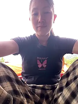 Snapshot of Huong-Ly chatting on September 24, 2025, 7:44 am Huong-Ly online show from September 24, 2025, 7:44 am