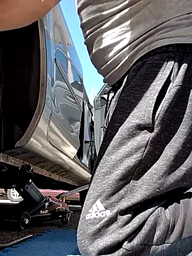 pareja-40-20 online show from April 3, 2026, 7:56 pm