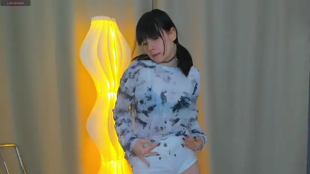 Honeey Beee online show from September 23, 2025, 7:39 pm