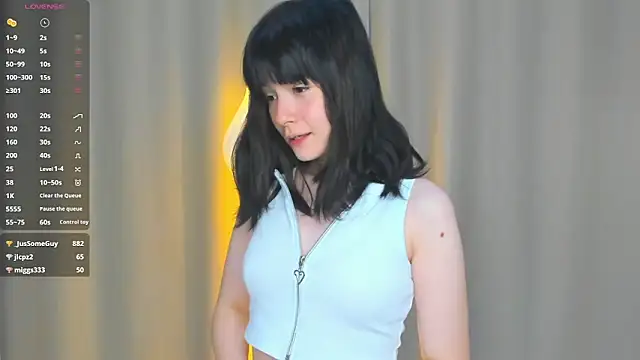 Honeey Beee online show from September 24, 2025, 7:17 pm