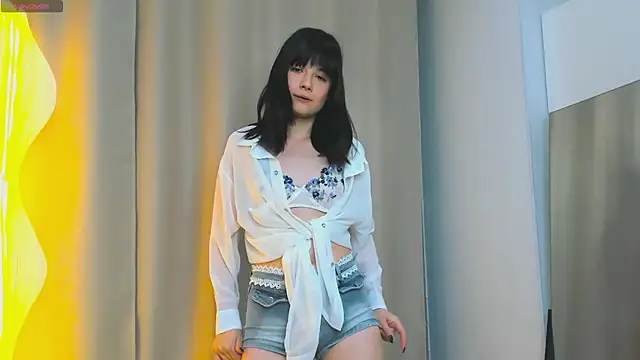 Honeey Beee online show from September 25, 2025, 7:28 pm