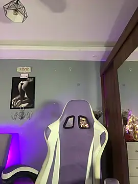 hannachris- online show from October 3, 2025, 11:46 pm