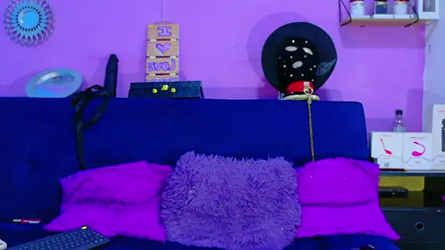 CristalRose online show from March 18, 2026, 11:08 pm