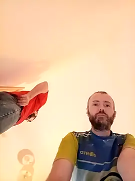 Snapshot of Big_Bi_Cub chatting on October 17, 2025, 6:16 am Big Bi Cub online show from October 17, 2025, 6:16 am