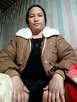 Love-Mama33 online show from February 1, 2026, 12:37 pm