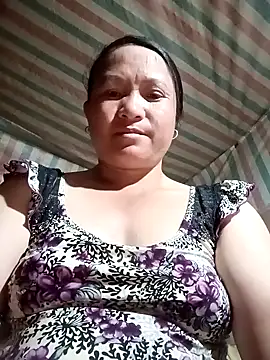 Snapshot of Love-Mama33 chatting on March 31, 2026, 1:11 pm Love-Mama33 online show from March 31, 2026, 1:11 pm