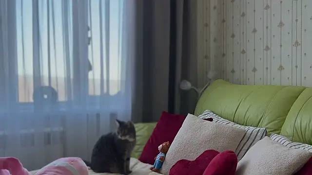 Snapshot of Estella_Elwood chatting on February 3, 2026, 6:22 am Estella Elwood online show from February 3, 2026, 6:22 am