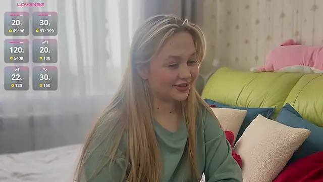 Snapshot of Estella_Elwood chatting on February 7, 2026, 6:28 am Estella Elwood online show from February 7, 2026, 6:28 am