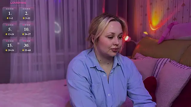 Snapshot of Estella_Elwood chatting on February 11, 2026, 1:38 pm Estella Elwood online show from February 11, 2026, 1:38 pm