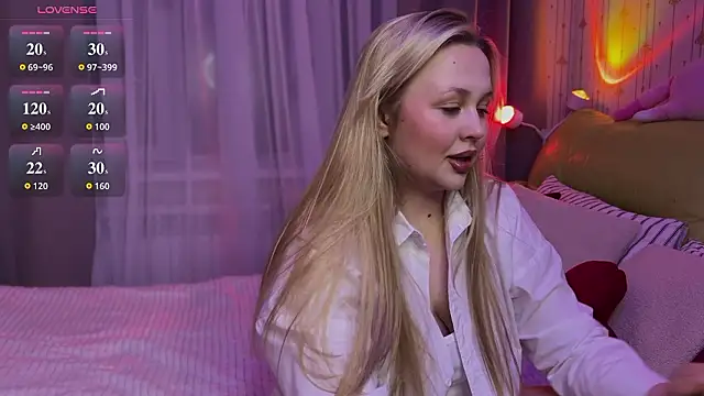 Snapshot of Estella_Elwood chatting on February 12, 2026, 3:40 pm Estella Elwood online show from February 12, 2026, 3:40 pm