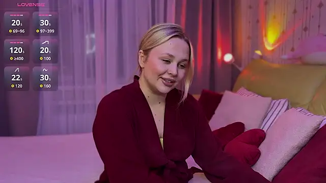 Snapshot of Estella_Elwood chatting on February 20, 2026, 5:24 pm Estella Elwood online show from February 20, 2026, 5:24 pm