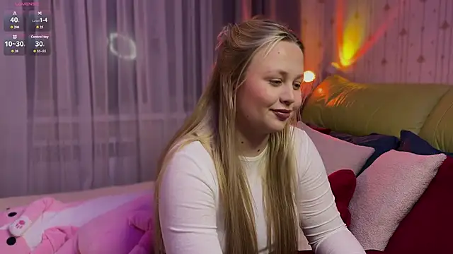 Snapshot of Estella_Elwood chatting on March 3, 2026, 7:53 pm Estella Elwood online show from March 3, 2026, 7:53 pm