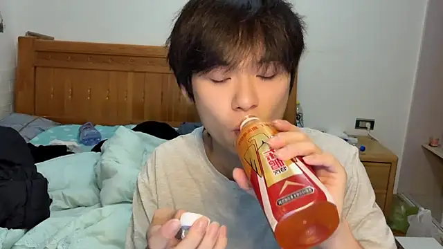 Snapshot of w5206t chatting on November 5, 2025, 10:43 pm w5206t online show from November 5, 2025, 10:43 pm