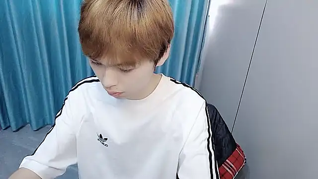 Snapshot of w5206t chatting on April 5, 2026, 7:38 am w5206t online show from April 5, 2026, 7:38 am