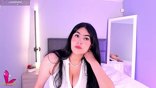 Emma  clark  online show from November 8, 2025, 12:27 pm