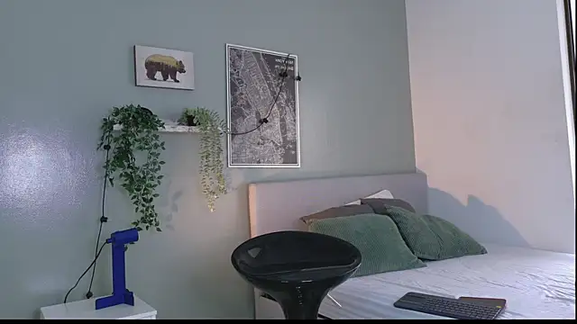 Nickifox   online show from November 19, 2025, 7:25 pm