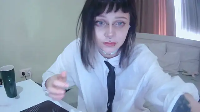 SineKiraReal online show from September 19, 2025, 10:38 am