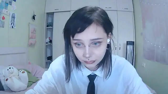 SineKiraReal online show from October 8, 2025, 10:13 am