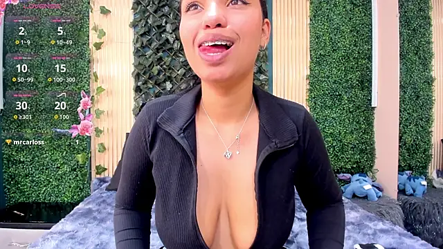 KhateAndersson online show from December 1, 2025, 8:14 pm