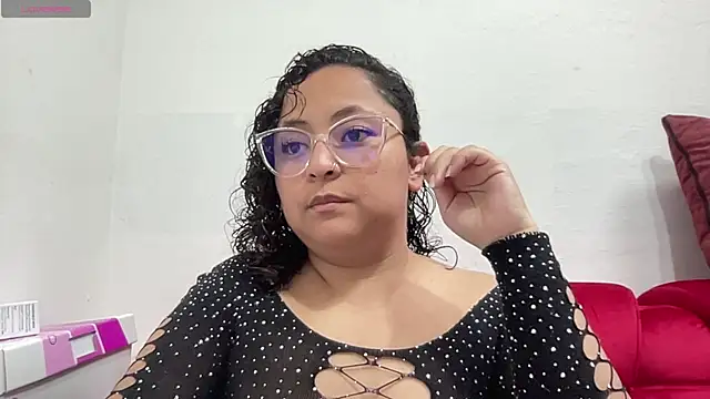 Sophiaburton online show from September 16, 2025, 8:10 pm