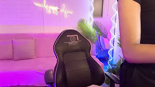 artemiss tay online show from October 10, 2025, 7:24 pm