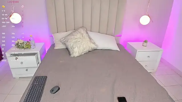 Dani rosse  online show from September 22, 2025, 12:51 pm