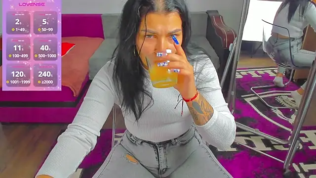 MiaKiittyy online show from October 23, 2025, 4:39 pm