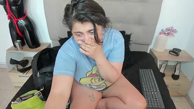 TifanyAmazinng online show from September 8, 2025, 3:22 pm