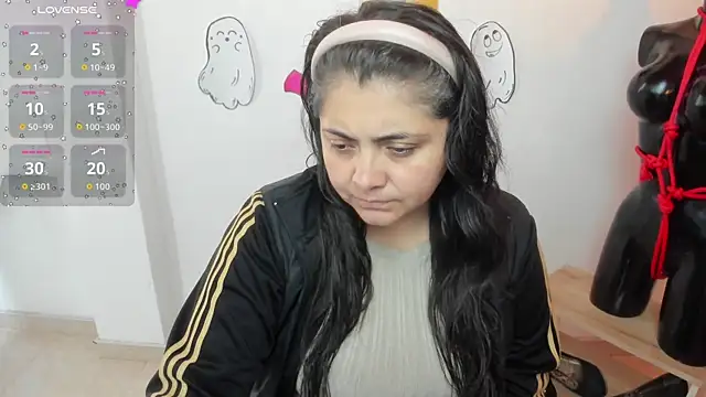 TifanyAmazinng online show from October 9, 2025, 12:25 pm