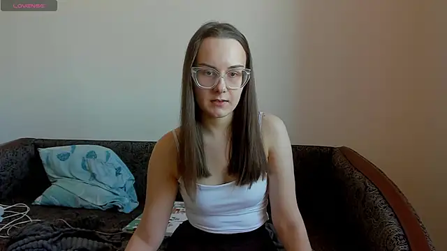 Kelly Cartier online show from April 15, 2026, 12:34 pm