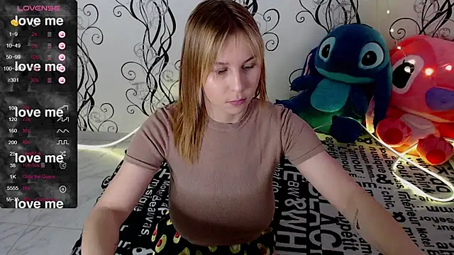 RoyAngela online show from November 11, 2025, 6:24 am