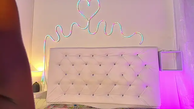 tatixxxvega online show from September 11, 2025, 1:22 pm